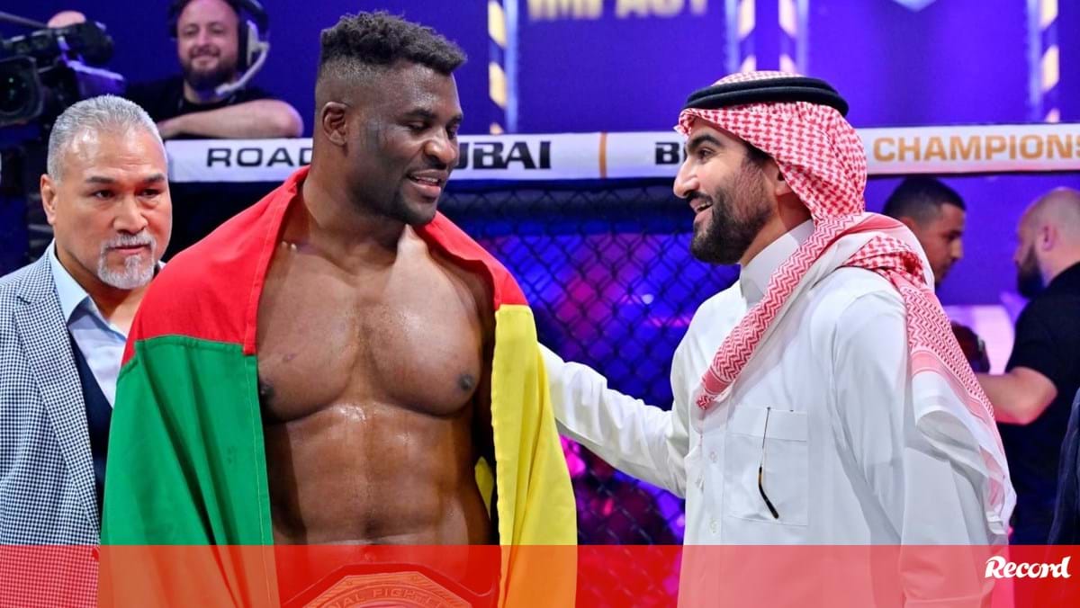 Israel Adesanya sem dúvidas: «Ngannou é o maior peso pesado de todos os tempos»