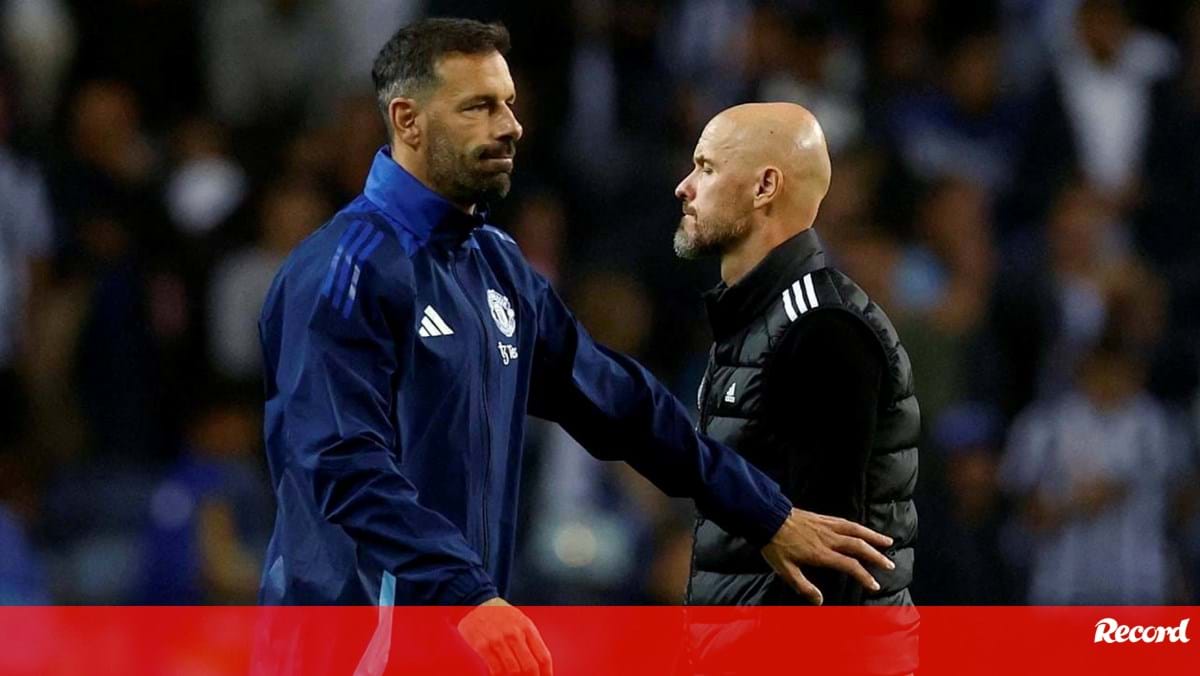 Van Nistelrooy quebra o silêncio após saída de Ten Hag do Man. United