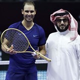 Já se sabe o valor da raqueta de ouro que Nadal recebeu na Arábia Saudita