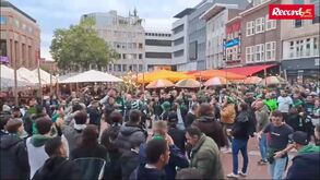 Adeptos do Sporting 'invadem' praça central de Eindhoven e fazem a festa