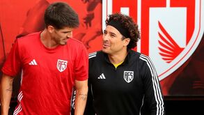 Objetivo cumprido: Ochoa está de volta à seleção