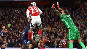 A crónica do Arsenal-PSG, 2-0: Uma baliza furada