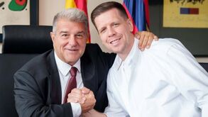 Barcelona oficializa a contratação de Szczesny para a baliza