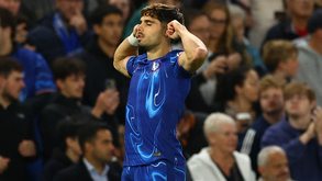 Chelsea bate Gent na estreia na Liga Conferência com golos de Renato Veiga e Pedro Neto