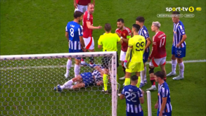 A reação de Bruno Fernandes ao ser expulso no Dragão