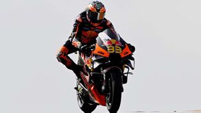 Brad Binder domina treinos cronometrados do GP do Japão de MotoGP