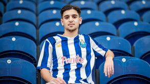 Internacional sub-16 pela Suécia assina contrato profissional com o FC Porto
