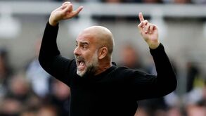 Guardiola e a iniciativa dos adeptos do City para o convencer a ficar: «Não gastem dinheiro, eu pago»
