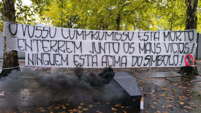 Claque do Sp. Braga faz protesto junto ao estádio: «O vosso compromisso está morto»