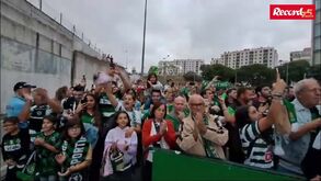 Euforia na chegada do plantel do Sporting a Alvalade