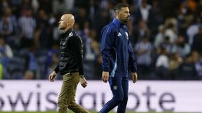 Rótulo de traidor preocupa Van Nistelrooy: tensão no banco do Manchester United aumenta