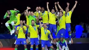 Brasil sagra-se campeão mundial de futsal pela sexta vez ao derrotar a Argentina