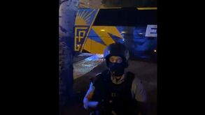 Polícia especial na Amoreira a proteger a equipa do Estoril à chegada do Algarve