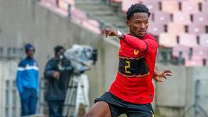Hossi substitui lesionado Clinton Mata nos convocados de Angola
