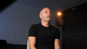 O adeus de uma lenda: Iniesta 'prepara' retirada do futebol com vídeo emotivo