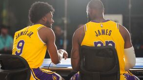 Histórico: LeBron e Bronny James juntos na derrota dos LA Lakers