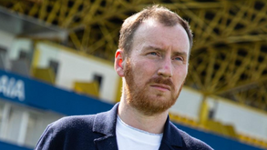 Ian Cathro recebe voto de confiança