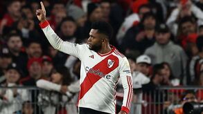 Jogador do River Plate acusado de bater nos filhos com um cinto nas pernas