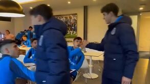 Apanha-bolas do Dragão visitam plantel do FC Porto no Olival