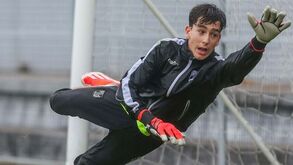 Rui Borges chama guarda-redes de 14 anos aos trabalhos do V. Guimarães