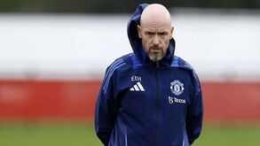 Ten Hag manda construir muro para impedir olhares indesejados nos treinos