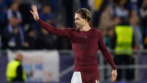 'Papá' Grealish abre o livro e escolhe melhor babysitter da seleção 