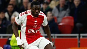 Van Basten critica jogador do Ajax e ouve o que não quer: «Deve achar que sou um rapaz interessante...»