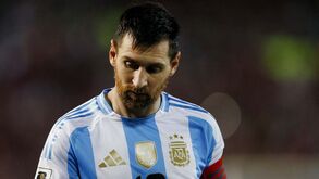 Messi queixa-se do relvado após empate com a Venezuela: «Foi um jogo preso e muito feio»