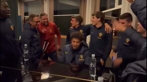 Ao piano e de vozes (mais ou menos) afinadas: Sub-21 celebram apuramento para o Euro'25