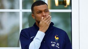 Escapada de Mbappé a discoteca sueca gera revolta em França: «Tirem-lhe a braçadeira de capitão»