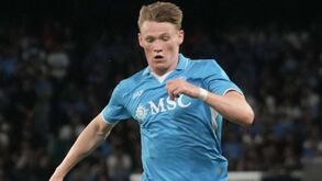 «Ia a Manchester e prendia-os a todos»: direção do United criticada pela venda de McTominay