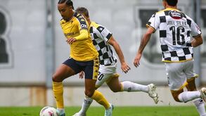 Ainda à parte do grupo, João Carvalho e Hélder Costa voltam a treinar com bola no Estoril