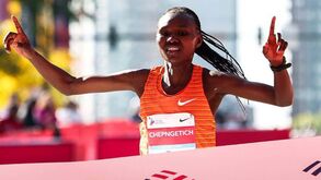 Registo histórico: Ruth Chepngetich é a primeira mulher a correr a maratona abaixo das 2h10