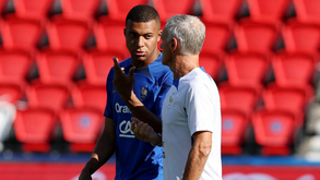 Deschamps iliba Mbappé: «Na vida privada pode fazer o que quiser»