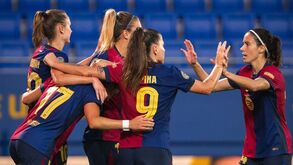 Barcelona goleia com Kika Nazareth no onze