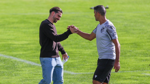 As imagens da visita de Jota Silva ao treino do V. Guimarães