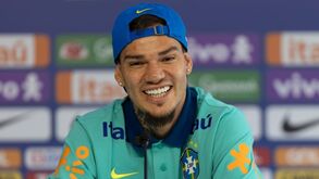Ederson explica como Guardiola o 'segurou' no City