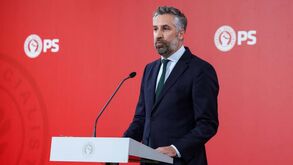 Líder do PS propõe viabilização do Orçamento do Estado através da abstenção