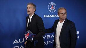 Luis Enrique fica no Paris SG até 2027 