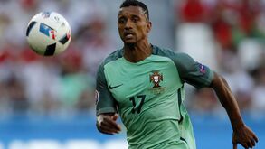 Nani tirou camisola do Euro'2016 a adepto por pensar que era a que lhe tinham roubado há sete anos