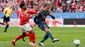 Leipzig isola-se no topo da Bundesliga e Hoffenheim vence antes da visita ao FC Porto