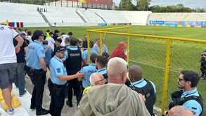 Atlético-Rio Ave acabou em confusão e polícia teve de intervir