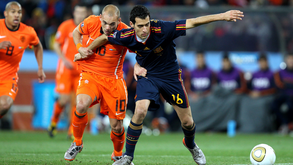 Sneijder critica Busquets: «Jogador extremamente irritante, um chorão»