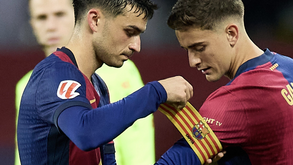 Quase um ano depois, Gavi regressou aos relvados e foi presenteado com a braçadeira de capitão do Barça