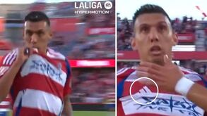 Insólito: é patrocinado pela Nike, mas celebrou golo a beijar o símbolo... da Adidas