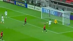 Inacreditável: sequência de falhanços dos jogadores do Al-Ahli promete correr mundo