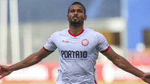 Dos Anjos sente-se 