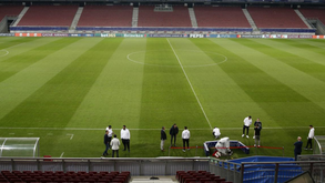 Relvado do Estádio Wörthersee não agradou à equipa técnica do Sporting
