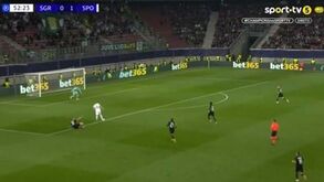 Alguém segura Gyökeres? Deixou defesa para trás, sprintou vários metros, fintou guarda-redes e marcou