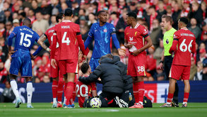 Arne Slot e a lesão de Diogo Jota: «É difícil saber quanto tempo ficará de fora»